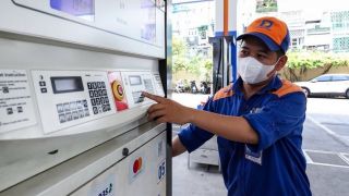 Giá xăng dầu tối 16/4 về mốc mới cực rẻ, Yamaha ra mắt ‘ác mộng’ của Honda Vision giá 18 triệu đồng