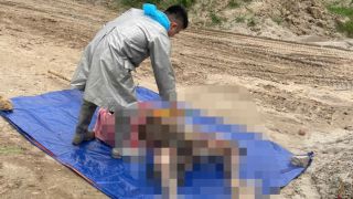 Hiện trường phát hiện thi thể nam giới nổi trên sông Đuống, Hà Nội: Xác minh danh tính nạn nhân?