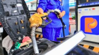 Giá xăng dầu hôm nay 17/4: Xăng RON95, E5 RON92 vẫn rẻ, nguy cơ tăng gấp 3 nếu không can thiệp điều này?