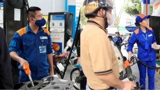 Giá xăng dầu hôm nay 17/4: Bảng giá Petrolimex, PVOIL, Mipec, RON 95, dầu Diesel… Việt Nam ở mức thấp