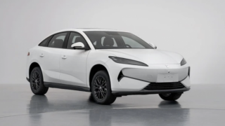 ‘Kỳ phùng địch thủ’ mới của Mazda3: Sedan điện hạng C giá rẻ chỉ 370 triệu đồng, ‘ngập’ công nghệ