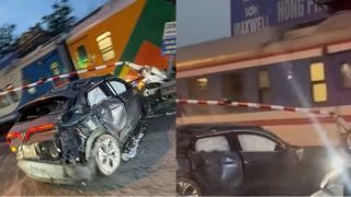 Khoảnh khắc ô tô con kẹt trên đường ray, bị tàu hỏa tông biến dạng, cập nhật tình hình của tài xế