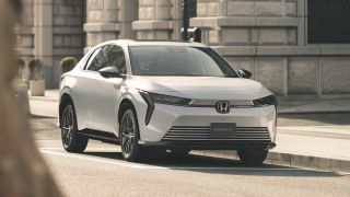 Giá xăng dầu sáng nay 20/4: RON 95, Diesel 'rơi tự do', Honda liền mở bán ô tô mới không cần đổ xăng