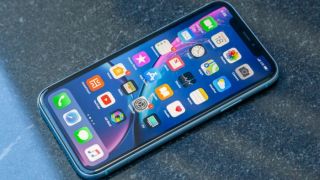 Giá iPhone XR rẻ kỷ lục, vua iPhone cũ giá rẻ lướt Tiktok, Facebook, gọi Zalo vẫn mượt như iPhone 17