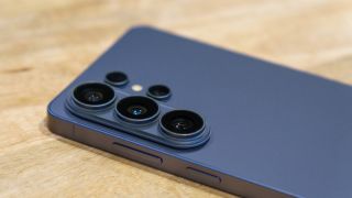 Giá xăng hôm nay 21/4: Xăng RON 95 và RON 92 tăng nhẹ, giá dầu thế giới tăng mạnh, điện thoại Samsung giảm tằng tằng