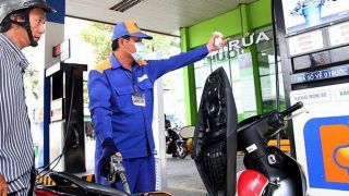 Giá xăng dầu chiều 21/4: Xăng RON 92 và RON 95 lại tiếp tục giảm mạnh, đi xe số nào tiết kiệm nhất?