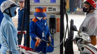Tin nóng giá xăng dầu trưa 22/4: Dầu diesel giảm giá cực mạnh, xăng RON 92 và RON 95 ‘bán như biếu’