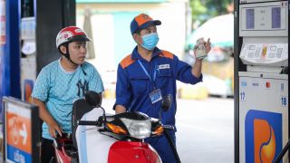 Giá xăng dầu sáng nay 24/4: RON92, RON95 'giảm cắm đầu', bảng giá đầy bình xe máy Honda tại Việt Nam