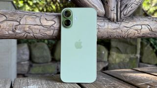 Tin nóng xăng dầu 23/4: Giá dầu thế giới leo lên 100 USD/thùng iPhone 18 buộc phải dùng công nghệ cũ