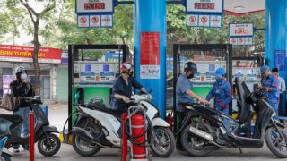 Giá xăng dầu hôm nay 24/4: Dầu thế giới vượt ngưỡng 100 USD/thùng, trong nước giảm sâu bất ngờ