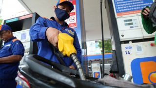 Giá xăng dầu sáng nay 25/4: RON92, RON95 giảm cực mạnh, bảng giá đầy bình xe máy Suzuki tại Việt Nam