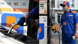 Giá xăng dầu hôm nay 24/4: Giá ở Việt Nam 'mất phanh', 1 loại chỉ gần 19.000, dầu thô bật tăng mạnh