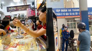 Giá vàng hôm nay 24/4: Vàng SJC, nhẫn 9999 'bốc hơi' gần triệu, RON95, E5 RON92 cực rẻ, dầu diesel tiếp tục lao dốc
