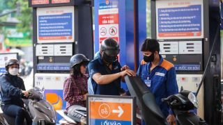 Bảng giá xăng dầu sáng nay 27/4: RON92, RON95 giảm xuống đáy, giá đầy bình xe máy Honda tại Việt Nam