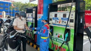 Giá xăng dầu hôm nay 27/4: Thế giới bật tăng, trong nước đối mặt áp lực? thời điểm triển khai xăng E10 toàn quốc