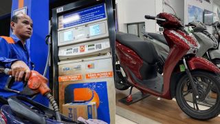 Giá xăng dầu Petrolimex chiều nay 16/4: RON 92 và RON 95 ‘rẻ như cho’, bảng giá ‘đầy bình’ các mẫu xe ga 150cc, 160cc