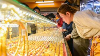 Giá vàng hôm nay 29/4 lập đỉnh, nhu cầu vàng của Việt Nam thấp nhất khu vực, nhà đầu tư chuyển sang sản phẩm khác 