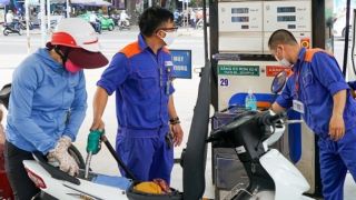 Giá xăng dầu hôm nay (chiều 3/5): Dầu thế giới giảm tiếp, xăng RON95, dầu diesel giữ mặt bằng sau đợt tăng