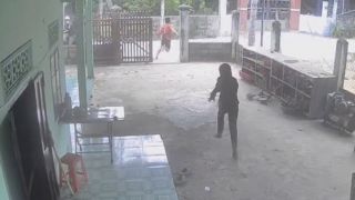 Trích xuất camera vụ trộm táo tợn vào nhà dân giữa ban ngày, rút hung khí đe dọa chủ nhà ở Lâm Đồng