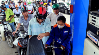 Giá xăng dầu hôm nay (chiều 4/5): Dầu diesel mất hơn 16.600 đồng/lít, RON95 rời xa đỉnh cũ, dầu thế giới hạ nhiệt