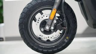 Giá xăng dầu trưa nay 4/5: RON95 chính thức 'rẻ như bèo', Honda liền tung xe máy mới không cần đổ xăng
