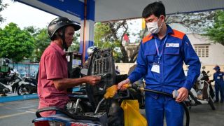Giá xăng dầu hôm nay 5/5: Xăng RON95, dầu diesel giữ vùng thấp, Petrolimex báo lỗ hơn 660 tỷ đồng, tồn kho tăng vọt