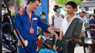 Kịch bản bất ngờ: Giá xăng dầu có thể đồng loạt giảm trong ngày mai, RON 92, RON 95 sắp ‘thủng đáy’?