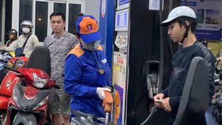 Giá xăng dầu trưa nay ngày 6/5: dầu diesel 'bán như cho', xăng RON 92 và RON 95 siêu rẻ, giá lăn bánh VinFast VF 5 'mềm'