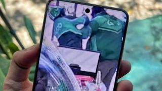 Danh tính shipper bị đồng nghiệp đánh tới tấp vào đầu ở TPHCM: Camera hé lộ tình tiết khó hiểu