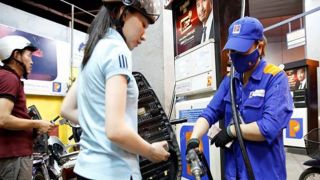 Từ 15h chiều nay, giá xăng RON92 và RON95 tăng phi mã, dầu Diesel ngược chiều lao dốc, lý do là gì?
