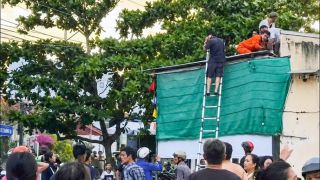 Nguyên nhân nam sinh 12 tuổi tử vong khi leo lên mái nhà của tổ dân phố để lấy bóng đá ở Khánh Hòa