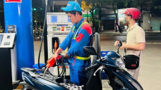 Giá xăng dầu hôm nay (trưa 14/5): Dầu Brent giảm hơn 2%, dầu diesel và xăng RON 92 RON95 dự báo giảm dưới 300 đồng/lít