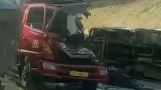 Hiện trường tai nạn nghiêm trọng trên cao tốc Cam Lộ - La Sơn khiến 2 người tử vong, xác định danh tính?