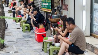Hà Nội lên phương án thu phí vỉa hè, nhiều tuyến phố chuẩn bị bước vào diện thí điểm kinh doanh mới