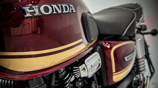 ‘Huyền thoại côn tay’ mới đét giá 50 triệu đồng của Honda đã về đại lý Việt: Phân khúc trên Winner R