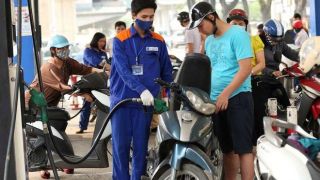Giá xăng dầu chiều nay 15/5: Dầu diesel hạ 17.560 đồng, xăng RON 95 ‘đi đứt’ 9.770 đồng từ đỉnh, giá lăn bánh Grand i10
