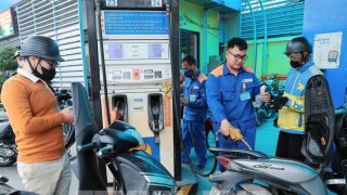 Giá xăng dầu hôm nay 15/5: Xăng RON92, RON95, dầu diesel ở vùng giá hiếm, dầu thế giới đổi hướng liên tục 