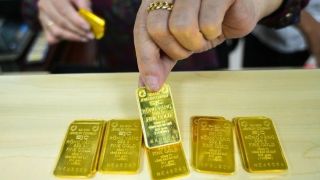 Cập nhật giá vàng hôm nay 18/5: Vàng nhẫn 9999, vàng miếng SJC ‘tụt mất phanh’, người mua ôm lỗ đậm