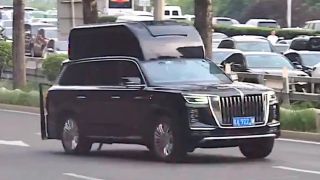 SUV Hồng Kỳ 'độ nóc' gây chú ý trong đoàn hộ tống ông Trump ở Bắc Kinh: Động cơ V8, giá hơn 5 tỷ đồng