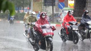 Mưa dông cực đoan tiếp diễn, khu vực nào hứng chịu ngập úng, lốc sét và mưa đá?
