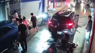 Thông tin mới vụ 2 cô gái bị chặn đường, hành hung lúc nửa đêm tại Hà Nội