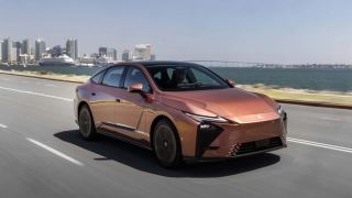 Lexus chuẩn bị bán xe điện tại Việt Nam trong năm 2026: SUV hạng sang chạy điện sắp 'cập bến'?
