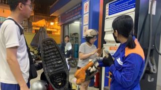 Giá xăng dầu hôm nay 22/5: RON95, dầu diesel chịu áp lực, dầu Brent mất mốc quan trọng