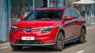 VinFast VF 8 thế hệ mới gây 'bão' tại Mỹ: Truyền thông quốc tế nói gì về SUV điện Việt?