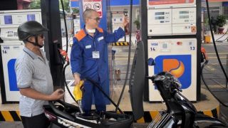 Giá xăng dầu hôm nay 24/5: Xăng RON92, RON95, dầu diesel tăng 1.535 đồng/lít, thế giới trồi sụt dữ dội