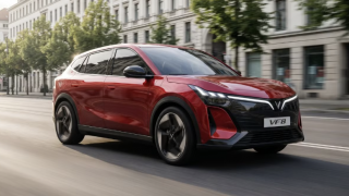 VinFast VF 8 mới có gì khác đời cũ: SUV hạng D giá rẻ hơn, nhẹ hơn, chạy 500 km mỗi lần sạc