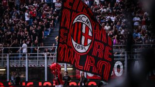 AC Milan sụp đổ trước Cagliari: CĐV San Siro nổi giận, Ibrahimovic phải được hộ tống rời sân
