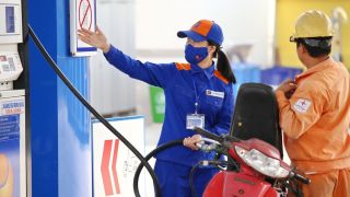 Giá xăng dầu hôm nay 26/5: Dầu thô ‘đổ sập’ chưa từng có, xăng dầu trong nước sắp giảm chóng mặt?