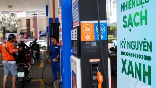 Giá xăng dầu hôm nay 31/5: Dầu giảm sâu nhất 6 năm, giới đầu tư bán tháo, xăng E10 trong nước giá tốt