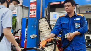 Giá xăng dầu hôm nay 3/6: RON 92 ‘tụt dốc’ gần 7.000 đồng, dầu diesel ‘rơi’ 17.130 đồng/lít, giá lăn bánh Hyundai Tucson
